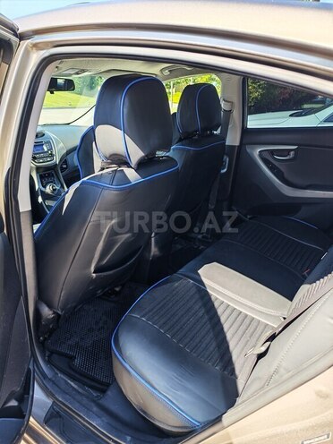 Hyundai Elantra-7
