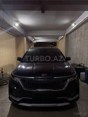 Kia Carnival-1