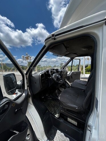 Ford Transit-8