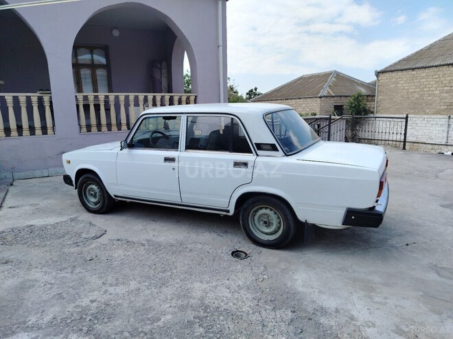 LADA (VAZ) 2107-2