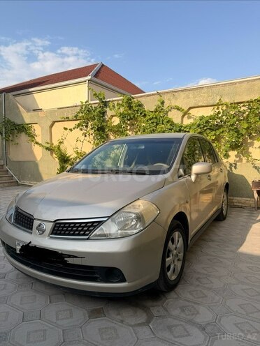 Nissan Tiida-1