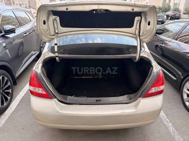 Nissan Tiida-4