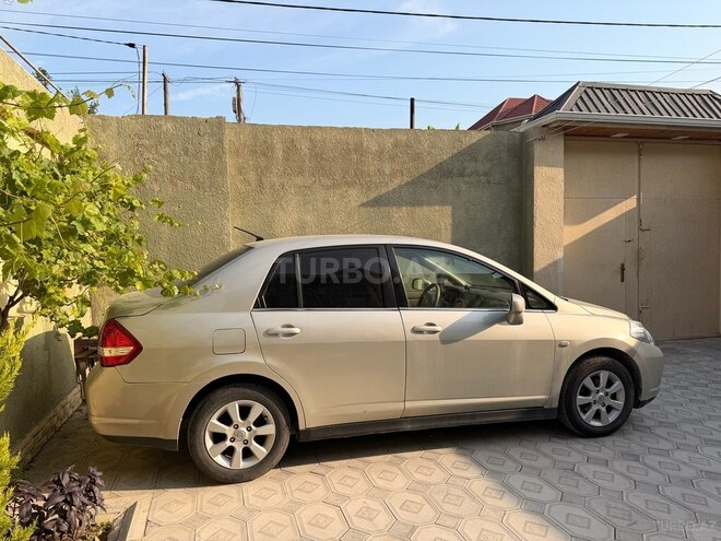 Nissan Tiida-2