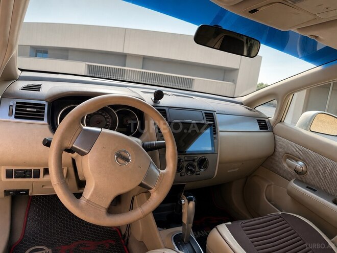 Nissan Tiida-11
