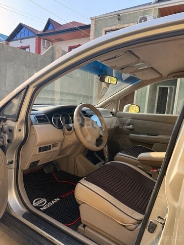 Nissan Tiida-10