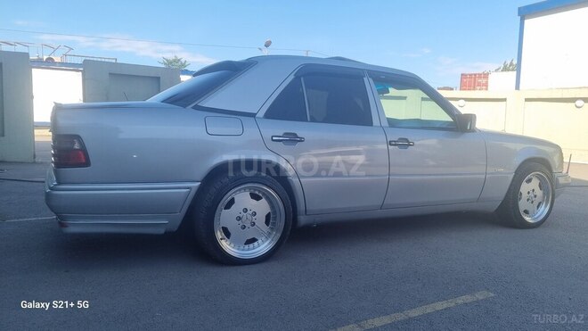 Mercedes E 200-4