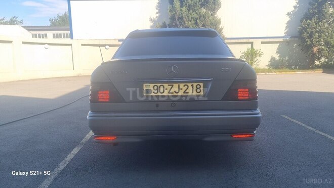 Mercedes E 200-5