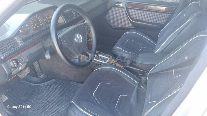 Mercedes E 200-10