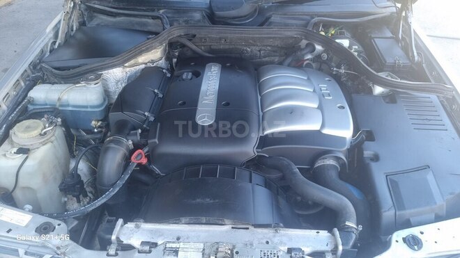 Mercedes E 200-13