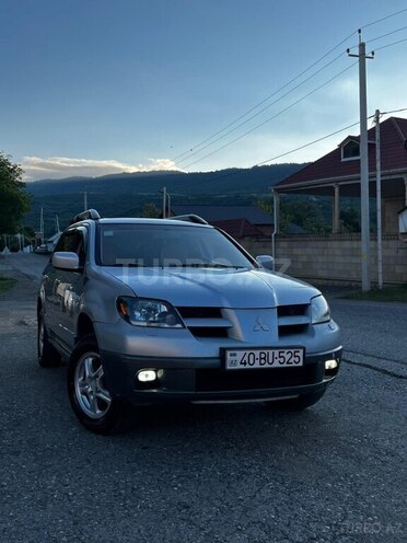 Mitsubishi Outlander-1