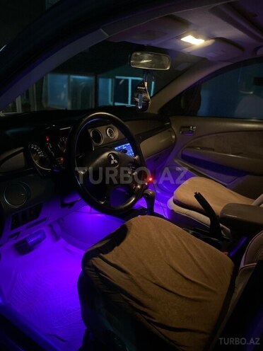 Mitsubishi Outlander-17