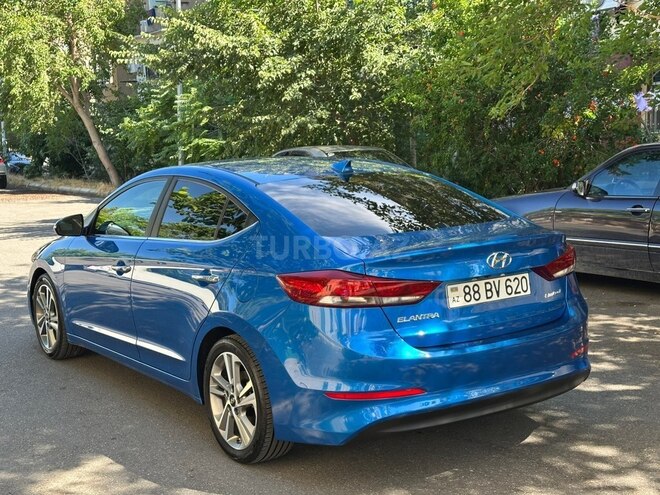 Hyundai Elantra-8