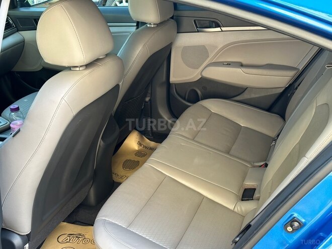 Hyundai Elantra-7