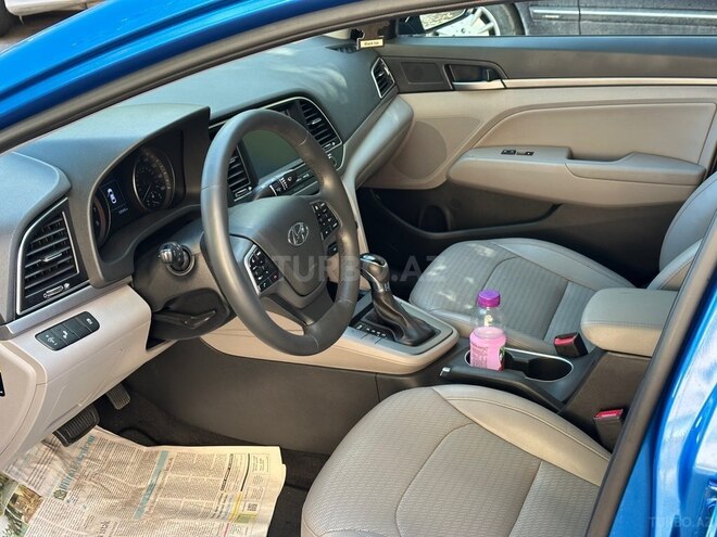 Hyundai Elantra-10