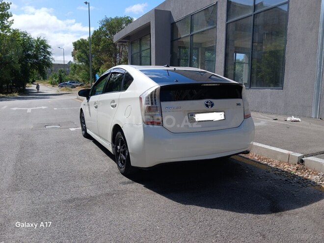 Toyota Prius-4