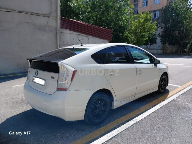 Toyota Prius-3
