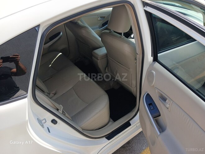 Toyota Prius-5