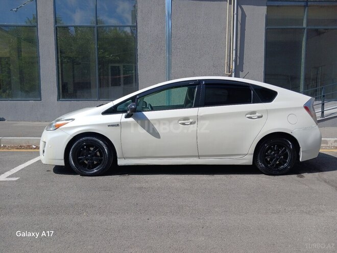 Toyota Prius-8