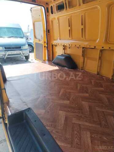 Ford Transit-17