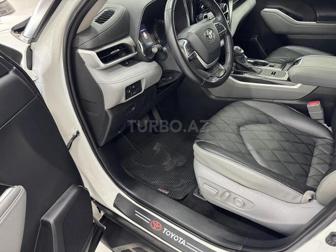 Toyota Highlander-13