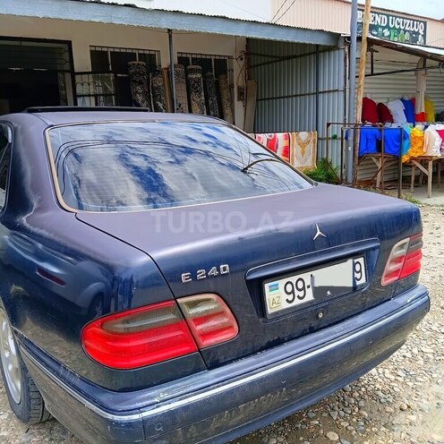 Mercedes E 240-2