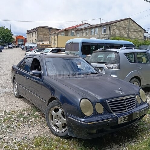 Mercedes E 240-5