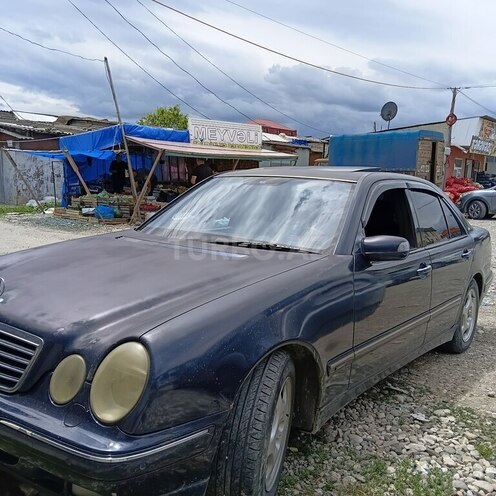 Mercedes E 240-6