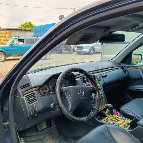 Mercedes E 240-9