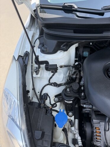 Hyundai Elantra-15