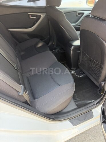Hyundai Elantra-9