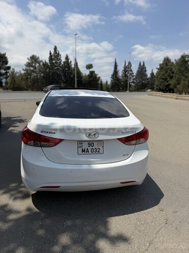 Hyundai Elantra-6