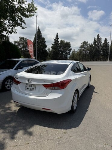 Hyundai Elantra-4
