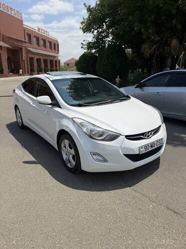 Hyundai Elantra-2