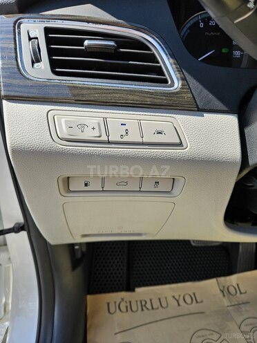 Hyundai Sonata-16