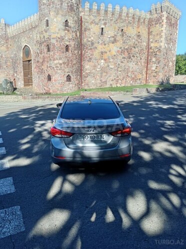 Hyundai Elantra-4
