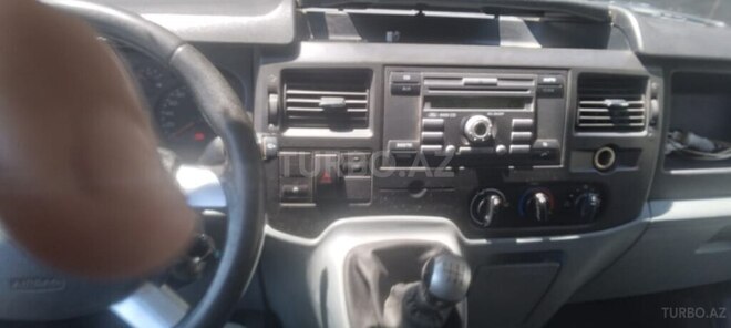 Ford Transit-7