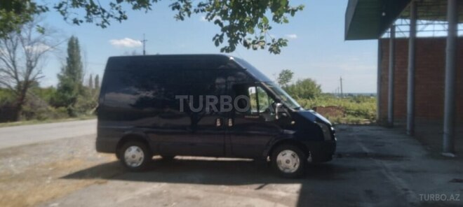 Ford Transit-10