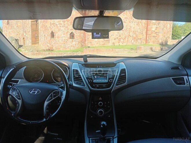 Hyundai Elantra-7