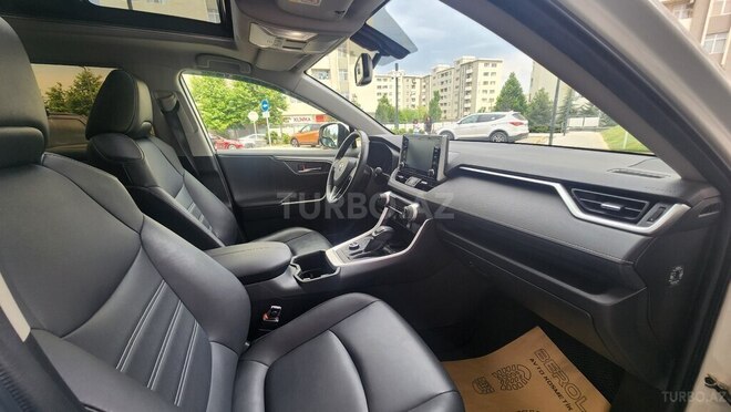 Toyota RAV4-8