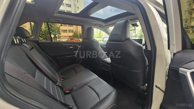 Toyota RAV4-9