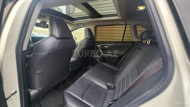 Toyota RAV4-10