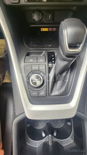 Toyota RAV4-11