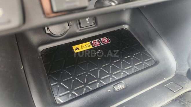Toyota RAV4-14