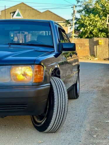 Mercedes 190-8