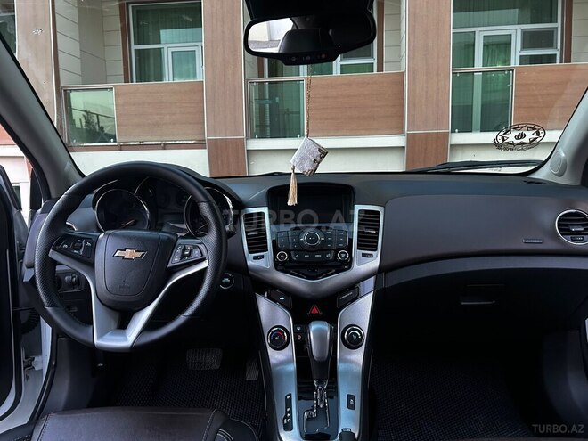Chevrolet Cruze-12