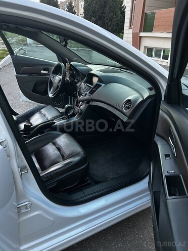 Chevrolet Cruze-13