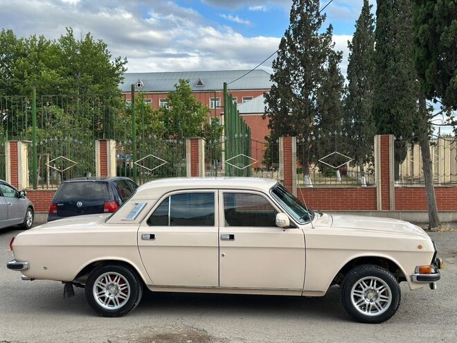 GAZ 24 "Volga"-4