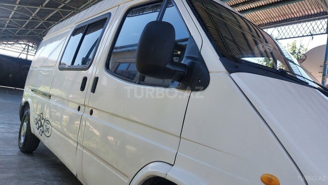 Ford Transit-3
