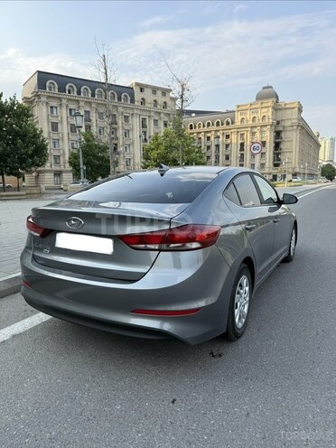 Hyundai Elantra-4