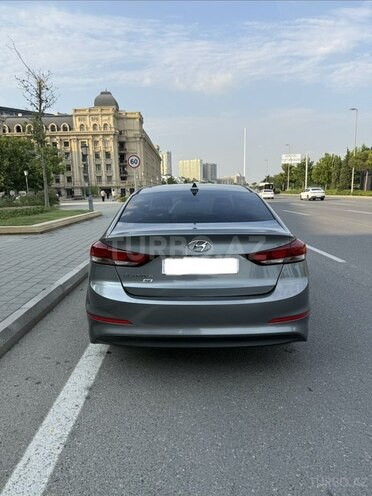 Hyundai Elantra-2